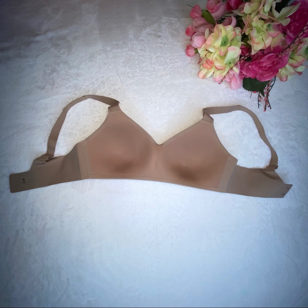 Lululemon Hold True Bra 32B nude Adjustable straps